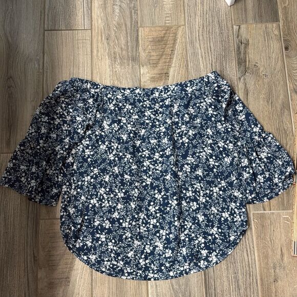 Verse off the Shoulder Floral top Bell sleeve size medium - Picture 4 of 9